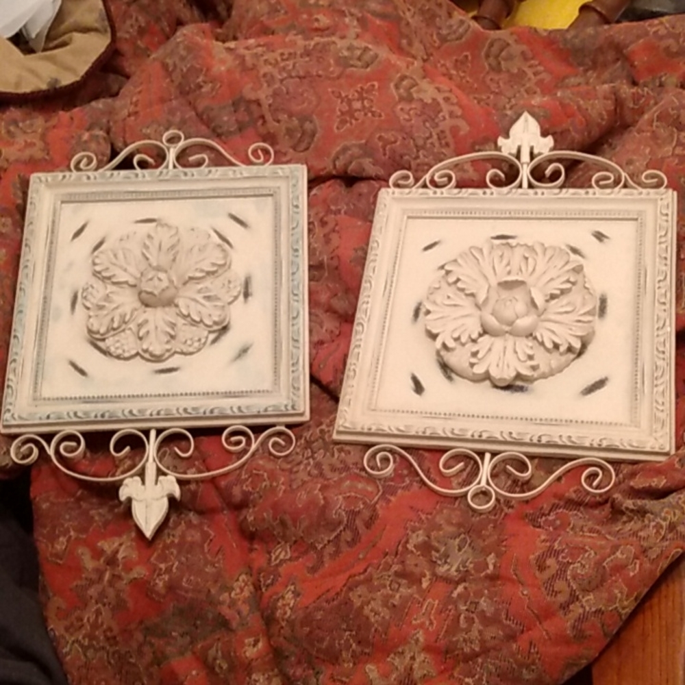 Set wall floral antique decor.Cream w/ blue & 17 1/2 in length 11 1/4 in width